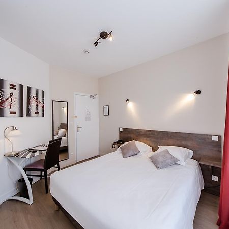 Logis Hotel - Le Petit Bellon Senlis  Exterior photo