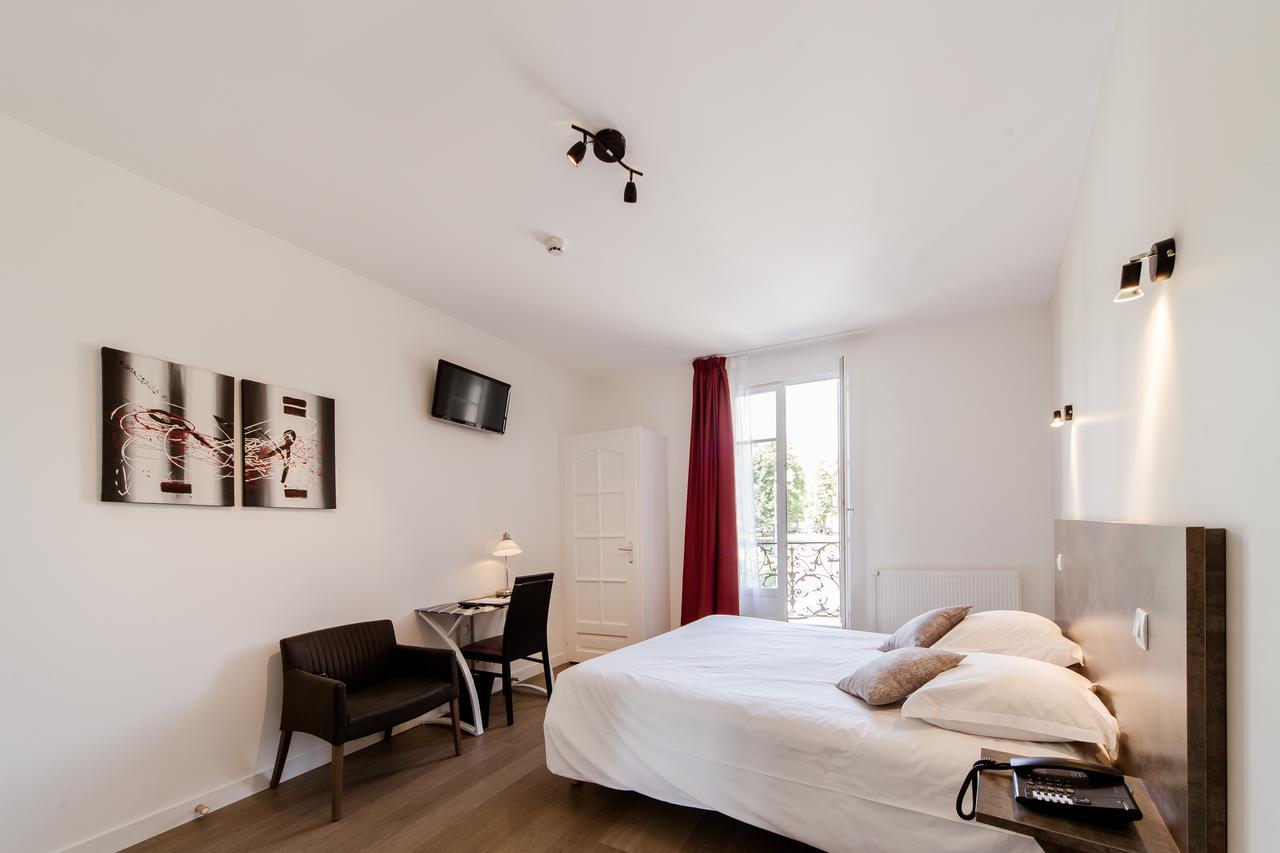 Logis Hotel - Le Petit Bellon Senlis  Exterior photo