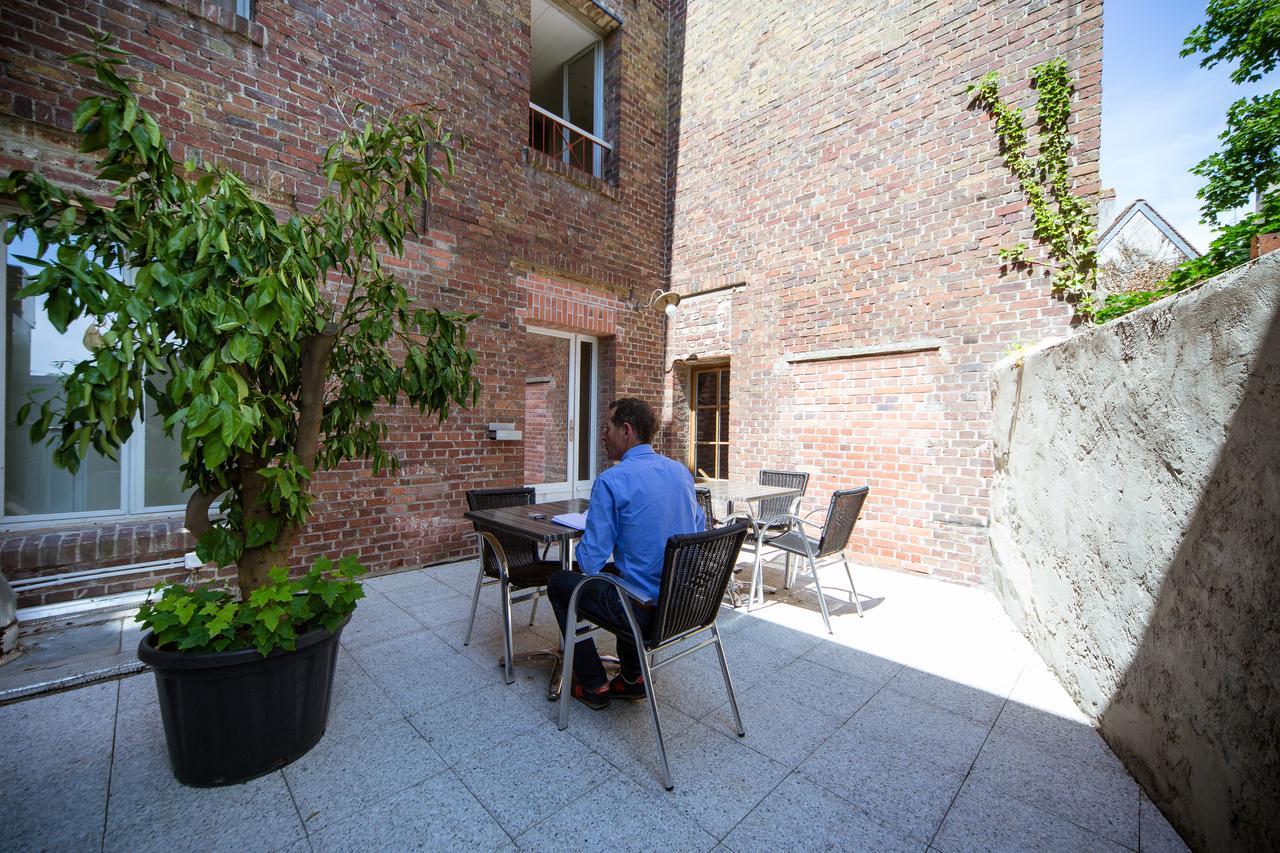 Logis Hotel - Le Petit Bellon Senlis  Exterior photo