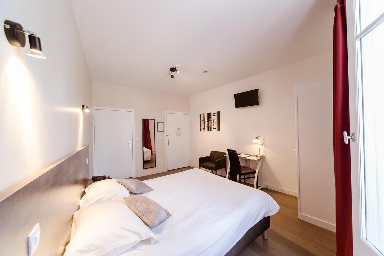 Logis Hotel - Le Petit Bellon Senlis  Exterior photo