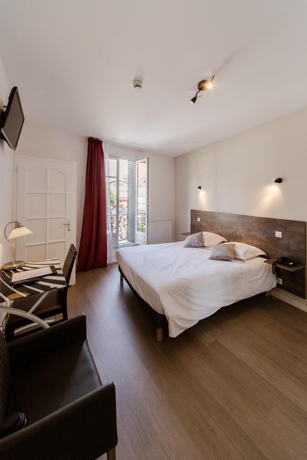 Logis Hotel - Le Petit Bellon Senlis  Exterior photo